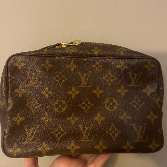 Louis Vuitton Toiletry bag! - Picture 2 of 11